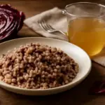 Risotto al radicchio ricetta tradizionale: la scelta del brodo che ne esalta il gusto genuino